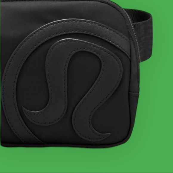 SOLD.  Lululemon MONOGRAMMED LOGO everywhere Belt bag Black/Black NWT - Picture 2 of 9